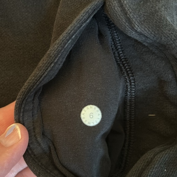 Lululemon To You Tunic, size 6, Black - Picture 3 of 8